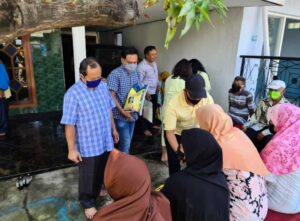 Fraksi Partai Golkar Kota Surabaya Siapkan 2500 Paket Sembako untuk Warga Terdampak Covid-19
