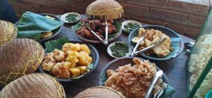 Warung Suasana Kampung Bermenu Masakan Jaman Old di Ponorogo