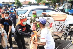 Kampanye Masker di Jember, Gubernur Khofifah Dorong Beli Produk UMKM Lokal