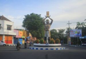 Patung Adipura di Ponorogo Bakal Diganti Monument Hos Cokroaminoto