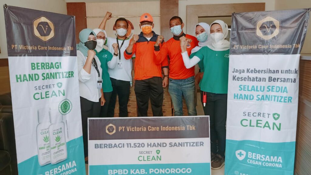 PT Victoria Care Indonesia Serahkan Bantuan Hand Sanitizer di Ponorogo